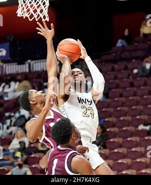 Uncasville, CT, USA. 23rd. November 2021. November 23. 2021:Anthony Pittman punktet beim Sieg der WVSU über Morehouse 71-66 im Conso-Spiel im Chris Paul HBCU Tip Off, das vom BHOF veranstaltet und von Hotels.com in der Mohegan Sun Arena in Uncasville, Connecticut, präsentiert wird. Dan HearyEclipse Sportswire CSM/Alamy Live News Stockfoto