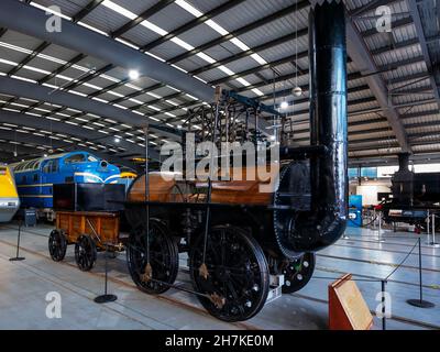 Locomotion No.1 eine sehr frühe Dampfmaschine, die 1825 für die Stockton and Darlington Railway gebaut wurde, die früher im Darlington Steam Museum untergebracht war, jetzt in Th Stockfoto