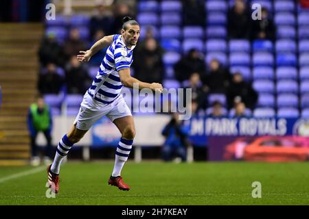 Reading, Großbritannien. 23rd. November 2021. Andy Carroll #9 von Reading in Reading, Vereinigtes Königreich am 11/23/2021. (Foto von Ashley Crowden/News Images/Sipa USA) Quelle: SIPA USA/Alamy Live News Stockfoto