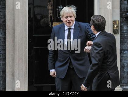 Downing Street, London, Großbritannien. 23rd. November 2021. Der israelische Präsident Isaac Herzog trifft heute in der Downing Street in London mit dem britischen Premierminister Boris Johnson zusammen. Kredit: Imageplotter/Alamy Live Nachrichten Stockfoto