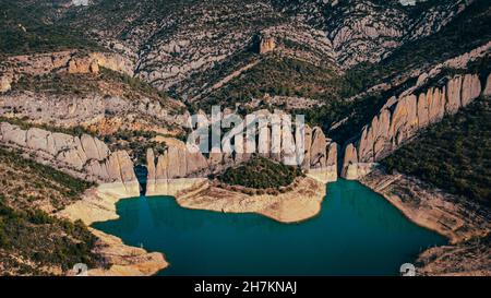 Luftaufnahme der CChinese Wall of Finestres Felsformation Stockfoto