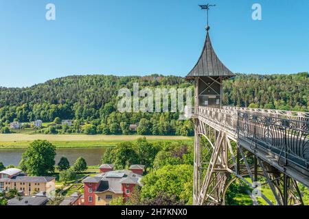 Jugendstilaufzug in Bad Schandau, Sachsen, Deutschland | Jugendstilaufzug in Bad Schandau, Sachsen, Deutschland Stockfoto