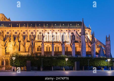 Frankreich, Cher, Bourges, Häuser vor der Kathedrale von Bourges Stockfoto