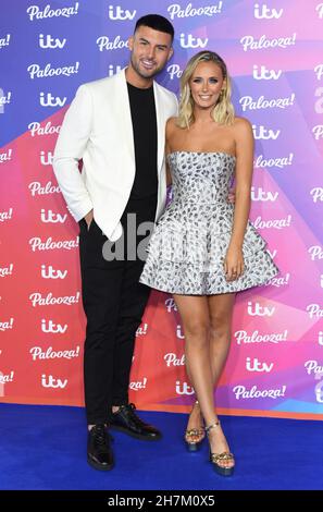 23rd. November 2021, London, Großbritannien. Millie Court und Liam Reardon bei der Ankunft im ITV Palooza!, Royal Festival Hall, London. Quelle: Doug Peters/EMPICS/Alamy Live News Stockfoto