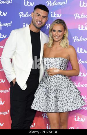 23rd. November 2021, London, Großbritannien. Millie Court und Liam Reardon bei der Ankunft im ITV Palooza!, Royal Festival Hall, London. Quelle: Doug Peters/EMPICS/Alamy Live News Stockfoto