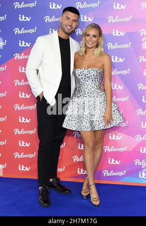 23rd. November 2021, London, Großbritannien. Millie Court und Liam Reardon bei der Ankunft im ITV Palooza!, Royal Festival Hall, London. Quelle: Doug Peters/EMPICS/Alamy Live News Stockfoto