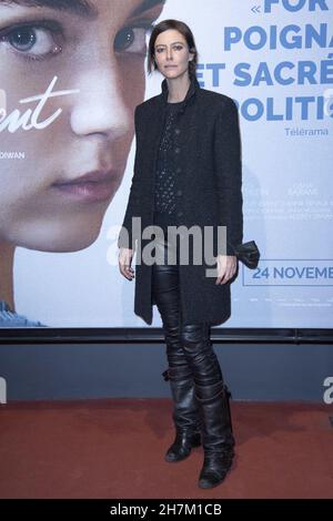 Paris, Frankreich am 23. November 2021. Paris, Frankreich am 23. November 2021. Anna Mouglalis bei der Premiere von L'Evenement auf der UGC Cine Cite Les Halles in Paris, Frankreich am 23. November 2021. Foto von Aurore Marechal/ABACAPRESS.COM Stockfoto