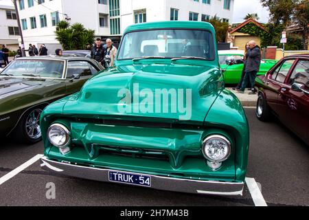 Green Classic Ute, Melbourne Car Show Vatertag. St Kilda, Victoria, Australien. Stockfoto