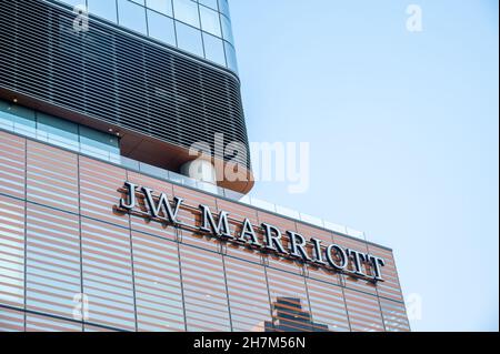 EDMONTON, KANADA - 01. Aug 2021: Edmonton, Alberta - 30. Juli 2021: Schild für das neue JW Marriott Hotel im Ice District von edmonton. Stockfoto