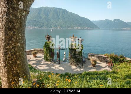 Blick vom Garten der Villa Balbianello auf den Comer See, Lenno, Lombardei, Italien Stockfoto