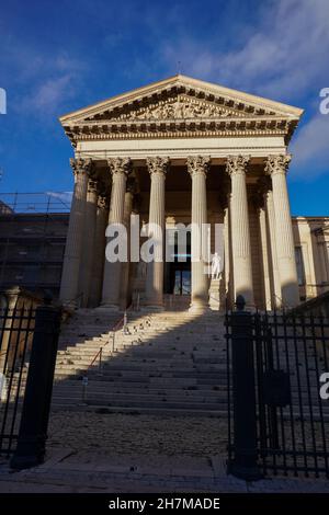 Vertikale Aufnahme des Gebäudes des Berufungsgerichts in Montpellier, Frankreich Stockfoto