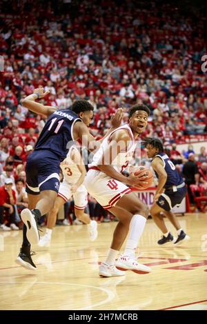 BLOOMINGTON, UNITED STATES - 2021/11/23: Indiana Hoosiers Center Michael Durr (2) spielt gegen Jackson State während eines NCAA-Basketballspiels am 23. November 2021 in Bloomington, Ind. IU schlug Jackson State 70-35 Stockfoto