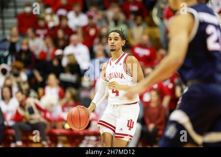 BLOOMINGTON, UNITED STATES - 2021/11/23: Indiana Hoosiers Wache Khristian Lander (4) spielt gegen Jackson State während eines NCAA Basketballspiels am 23. November 2021 in Bloomington, Ind. IU schlug Jackson State 70-35 Stockfoto