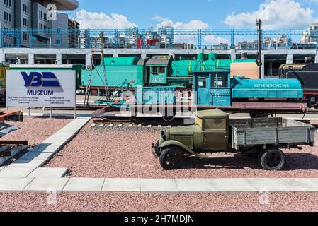 Kiew, Ukraine - 23. Mai 2021: Museum für historischen Eisenbahnverkehr in Kiew, Ukraine. Die Ausstellung historischer Lokomotiven und Waggons. Stockfoto