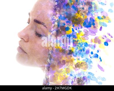 Ein Porträt einer Frau kombiniert mit einem Gemälde in einer Paintographie-Technik. Stockfoto