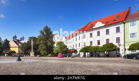 Kirche auf einem Platz der Altstadt in Skalica, Slowakei Stockfoto