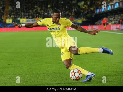 Villarreals Pervis Estupinan während des UEFA Champions League-, Gruppen-F-Spiels im Estadio de la Ceramica in Villarreal, Spanien. Bilddatum: Dienstag, 23. November 2021. Siehe PA Story SOCCER man Utd. Bildnachweis sollte lauten: Isabel Infantes/PA Wire. EINSCHRÄNKUNGEN: Die Nutzung unterliegt Einschränkungen. Nur redaktionelle Verwendung, keine kommerzielle Nutzung ohne vorherige Zustimmung des Rechteinhabers. Stockfoto