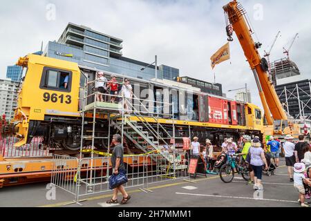Eine Diesel-elektrische Lokomotive der KiwiRail DL-Klasse, die der Öffentlichkeit in Auckland, Neuseeland, gezeigt wird Stockfoto