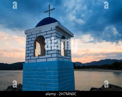 Traditionelle griechische kleine Kirche oder Kapelle Stockfoto