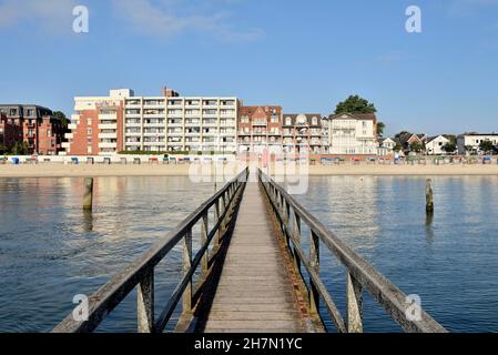 Seemannsbrücke am Hauptbadestrand von Wyk auf Föhr, Föhr, Nordfriesische Insel, Nordfriesland, Schleswig-Holstein, Deutschland Stockfoto