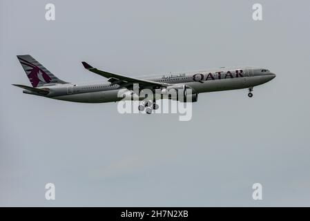 Flugzeug Qatar Airways Airbus A330-300 Stockfoto