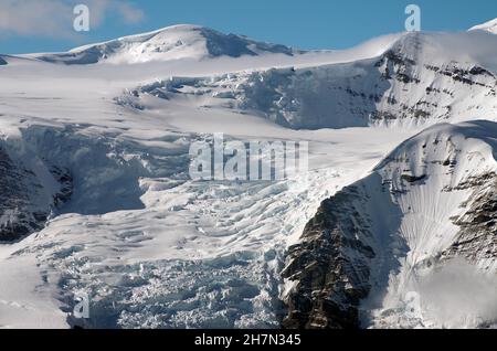 Schneebedeckte Berge und Gletscher, Wildnis, Luftaufnahme, Wrangell-St. Elias National Park, McCarthy, Alaska, USA Stockfoto
