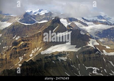 Schneebedeckte Berge und Gletscher, Wildnis, Luftaufnahme, Wrangell-St. Elias National Park, McCarthy, Alaska, USA Stockfoto