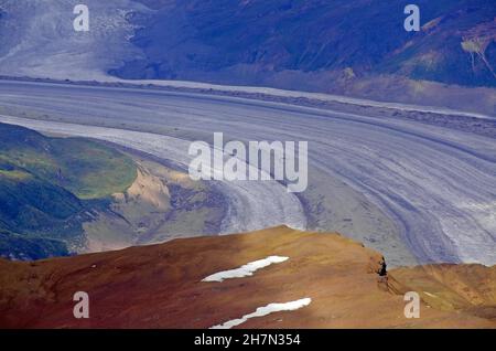 Langgezogener Gletscher, Wolken, Luftaufnahme, Wrangell-St. Elias National Park, McCarthy, Alaska, USA Stockfoto