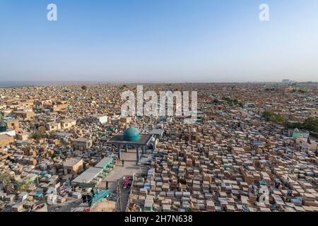 Blick über Wadi Al-Salam oder Valley of Peace Cemetery, Najaf, Irak Stockfoto