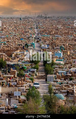 Blick über Wadi Al-Salam oder Valley of Peace Cemetery, Najaf, Irak Stockfoto