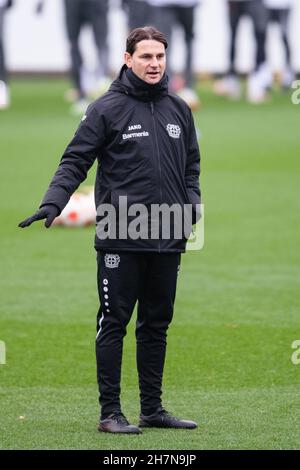 Leverkusen, Deutschland. 24th. November 2021. Fußball: Europa League, vor dem Gruppenspiel Bayer Leverkusen - Celtic Glasgow, Abschlusstraining Bayer Leverkusen. Coach Gerardo Seoane. Quelle: Marius Becker/dpa/Alamy Live News Stockfoto