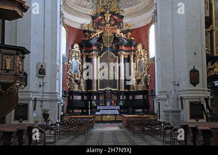 KRAKAU, POLEN - 29. APRIL 2012: Dies ist das Innere der Kirche der Heiligen Petrus und Paulus im Barockstil. Stockfoto