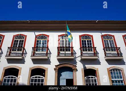 Koloniale Balkone an der Fassade in Ouro Preto, Brasilien Stockfoto