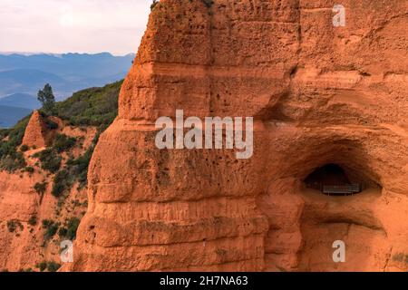 Römische antike Goldminen der Medulas, die seit Orellan Lookout, Castilla y Leon, Spanien bei Sonnenuntergang zum UNESCO-Weltkulturerbe erklärt wurden. Stockfoto