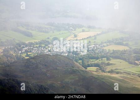 Coniston vom Gipfel des alten Mannes von Coniston aus gesehen der Lake District Cumbria England Stockfoto