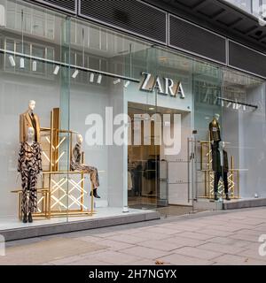 Victoria London England Großbritannien, November 21 2021, Einzelhandel Mode Bekleidungsgeschäft Zara Victoria Street London ohne Menschen Stockfoto