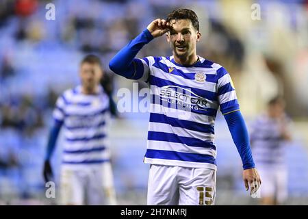 Reading, Großbritannien. 23rd. November 2021. Danny Drinkwater #15 von Reading in Reading, Vereinigtes Königreich am 11/23/2021. (Foto von Ashley Crowden/News Images/Sipa USA) Quelle: SIPA USA/Alamy Live News Stockfoto