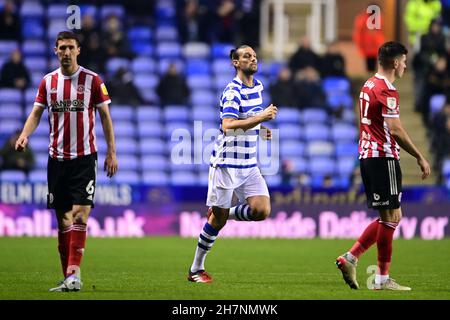 Reading, Großbritannien. 23rd. November 2021. Andy Carroll #9 von Reading in Reading, Vereinigtes Königreich am 11/23/2021. (Foto von Ashley Crowden/News Images/Sipa USA) Quelle: SIPA USA/Alamy Live News Stockfoto