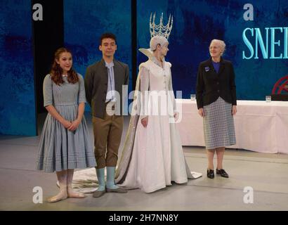 Kopenhagen, Dänemark, 24/10/2021, Königin Margrethe II. Von Dänemark nimmt an einer Pressekonferenz im Zusammenhang mit der Wiederbelebung der Performance "The Snow Queen" Teil. Die Queen ist die Bühnenbildnerin der Performance, die am 2019 in der Tivoli Concert Hall uraufgeführt wurde und am 1st. Dezember wiedereröffnet wird. Die Schneekönigin von Hans Christian Andersen ist eine originelle Geschichte von Freundschaft, Liebe und Brave. Die Geschichte wurde erstmals im Dezember 1844 veröffentlicht. Foto von Stefan Lindblom/Stella Pictures/ABACAPRESS.COM Stockfoto