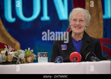 Kopenhagen, Dänemark, 24/10/2021, Königin Margrethe II. Von Dänemark nimmt an einer Pressekonferenz im Zusammenhang mit der Wiederbelebung der Performance "The Snow Queen" Teil. Die Queen ist die Bühnenbildnerin der Performance, die am 2019 in der Tivoli Concert Hall uraufgeführt wurde und am 1st. Dezember wiedereröffnet wird. Die Schneekönigin von Hans Christian Andersen ist eine originelle Geschichte von Freundschaft, Liebe und Brave. Die Geschichte wurde erstmals im Dezember 1844 veröffentlicht. Foto von Stefan Lindblom/Stella Pictures/ABACAPRESS.COM Stockfoto