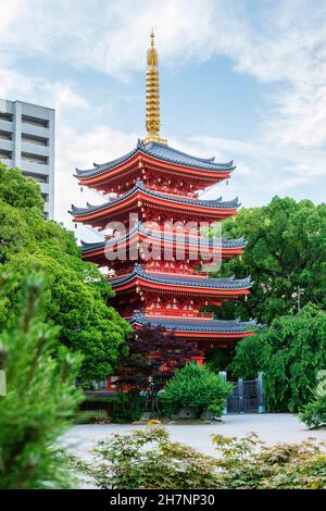 Berühmte Buddhismus-Pagode im Tochoji-Tempel in Fukuoka, Japan Stockfoto