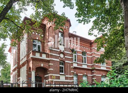 Wohnhaus aus dem frühen 20th. Jahrhundert im Stil der eklektischen gebaut. Architekturkonzept Stockfoto