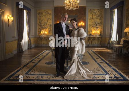 The Crown TV Series (2016-) UK / USA erstellt von Peter Morgan 2016 Staffel 1, Folge 5 : Smoke and Mirrors Regie: Philip Martin Alex Jennings, Lia Williams Stockfoto