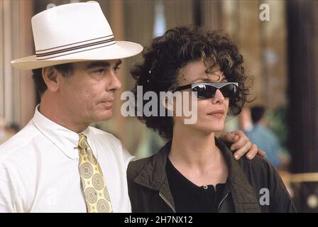 Verheiratet mit The Mob Jahr : 1988 USA Regie : Jonathan Demme Michelle Pfeiffer, Dean Stockwell Stockfoto