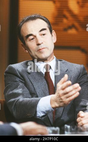 Robert Badinter, der damalige Justizminister, interviewte in der Antenne 2 TV-Nachrichtensendung, um über den Kampf gegen die Todesstrafe zu sprechen. September 1981 Stockfoto