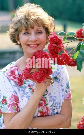 Die belgische Sängerin Annie Cordy in ihrem Haus in Bièvres (Essonne), ca. 1985. Stockfoto