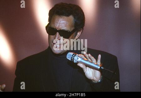 Tom Jones während einer Fernsehsendung „Show to Henri Salvador“, Dezember 1988. Stockfoto