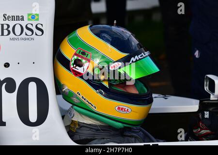 Bruno Senna, geht auf die Strecke in seinem Onkel Ayrton Sennas McLaren-Honda MP4/6, Ayrton in F1, Eine spezielle Demonstration, die die 30 Jahre si feiert Stockfoto