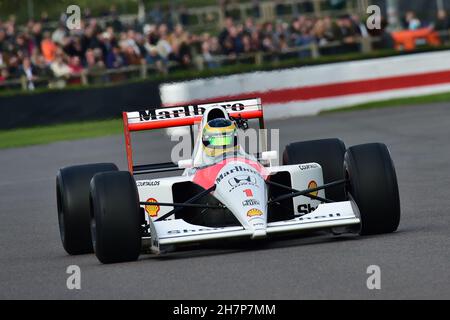 Bruno Senna, geht auf die Strecke in seinem Onkel Ayrton Sennas McLaren-Honda MP4/6, Ayrton in F1, Eine spezielle Demonstration, die die 30 Jahre si feiert Stockfoto