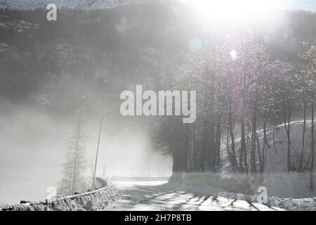 Atemberaubende verschneite Landschaft des Nationalparks Gran Paradiso, in der Nähe von Turin, Piemonte, Italien im Herbst Stockfoto